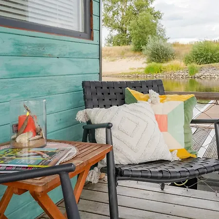 Hausboot Mit Sonnendeck * Arneburg