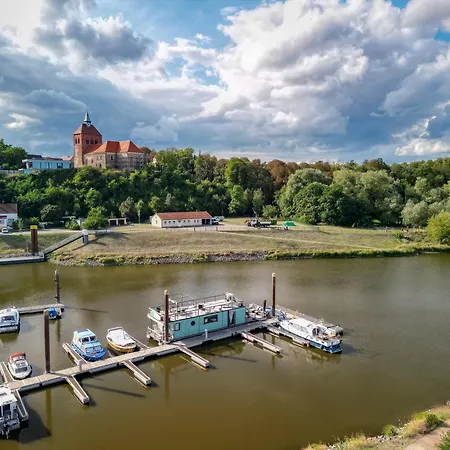 Hausboot Mit Sonnendeck * Arneburg
